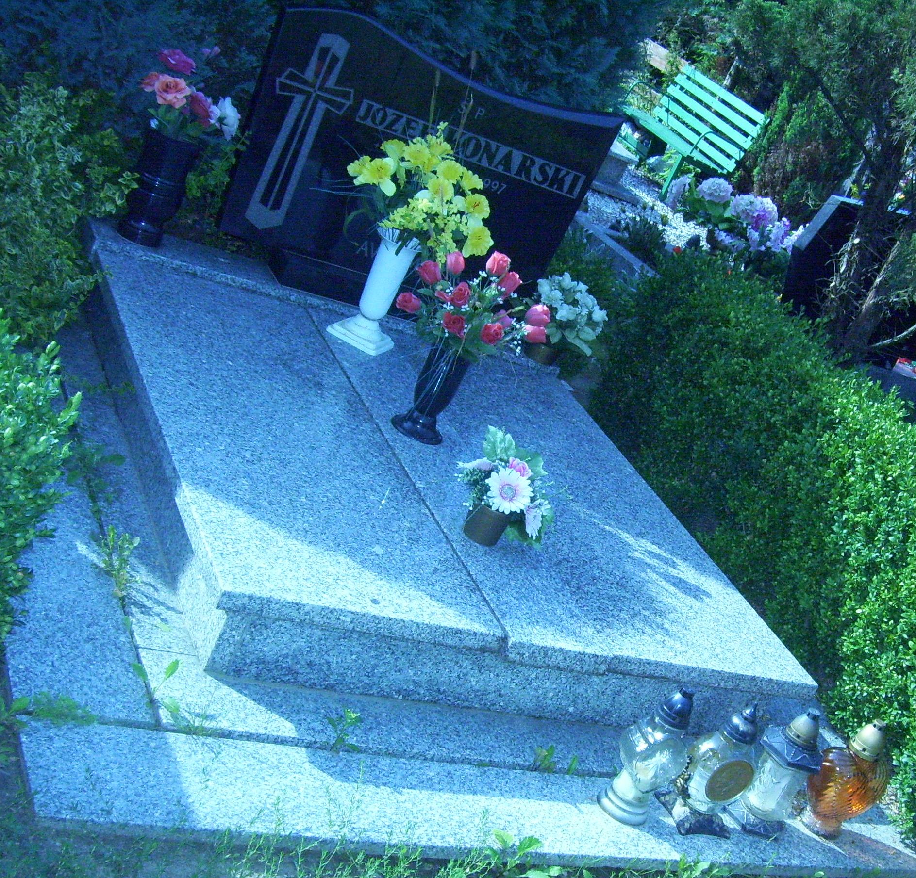Grób Maria Konarska